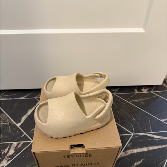 Adidas yeezy Slides infant bone color - Picture 4 of 5
